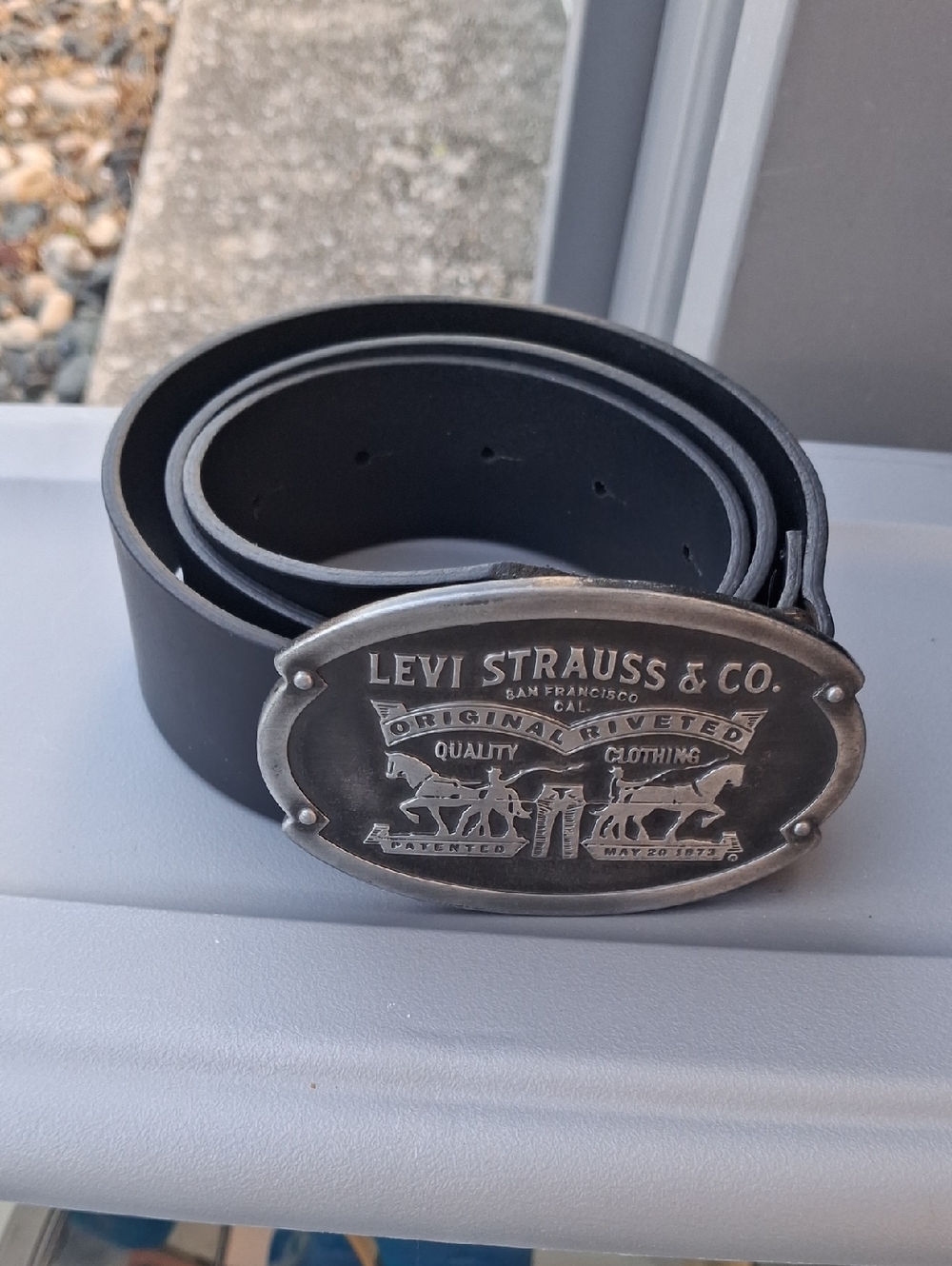 Levi's Black BOVINE Leather Belt with Metal Logo Buckle Womens Size 32